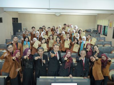 Berita Yudisium FBS Siap Berkarya 1